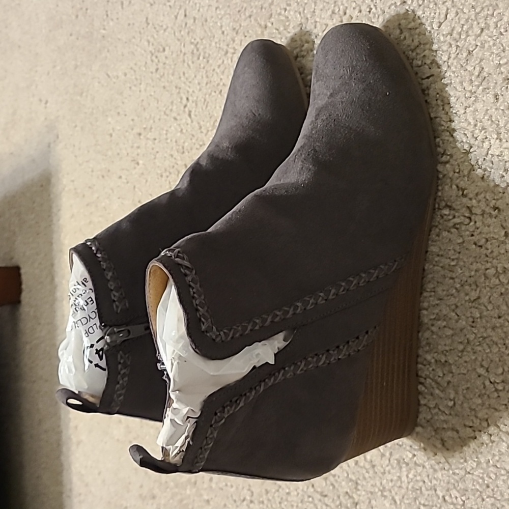 NWT DV8 Blythe Whipstitch Wedge Bootie